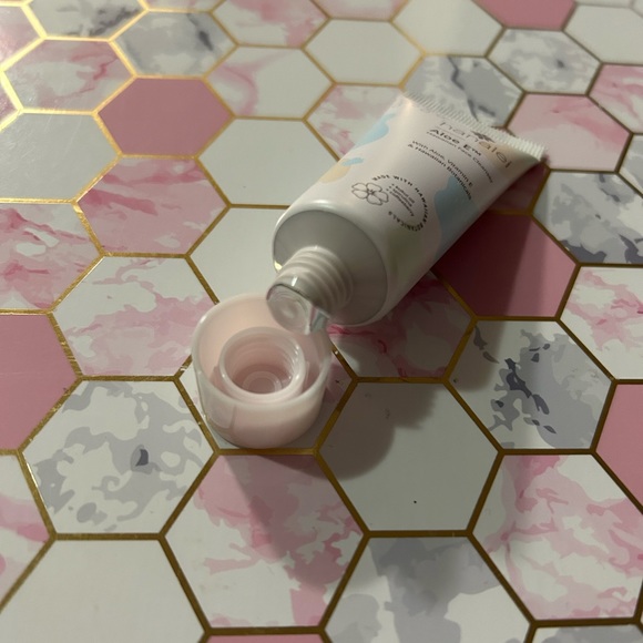 2/$15 HANALEI COMPANY Aloe E Face Cleanser - Picture 3 of 3